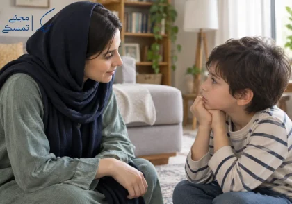 مادر و کودک در حال گفت‌وگو درباره علت دروغ گفتن کودکان